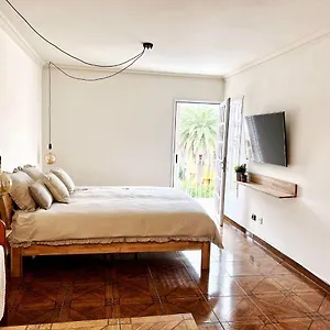 https://lujosa-villa-con-piscina-privada.in-canary-islands.com